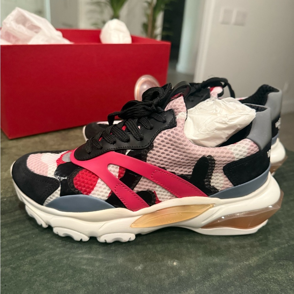 Valentino Garavni sneakers